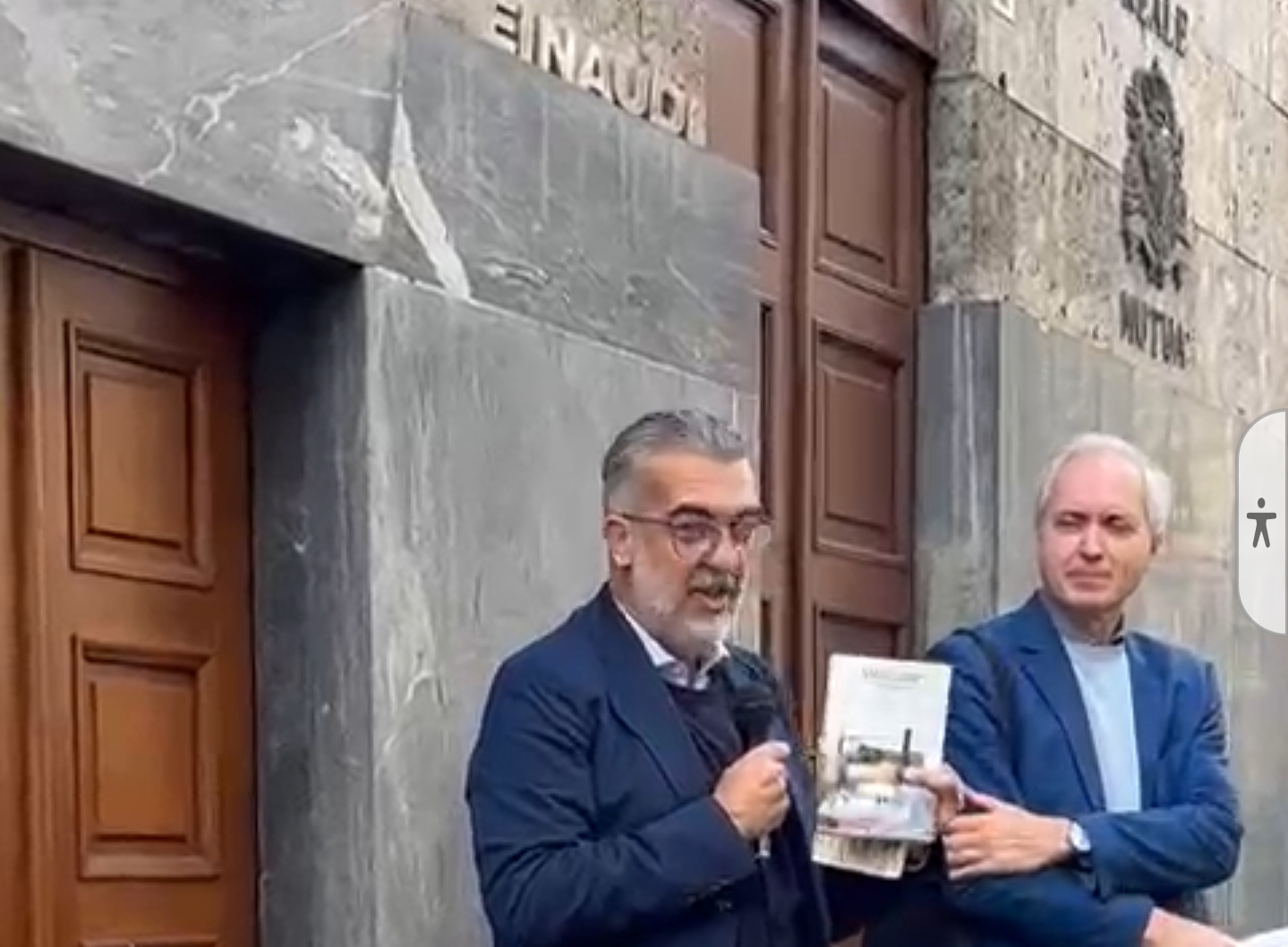 Paolo Verri e Roberto Cicala davanti alla sede Einaudi di Torino, 2024